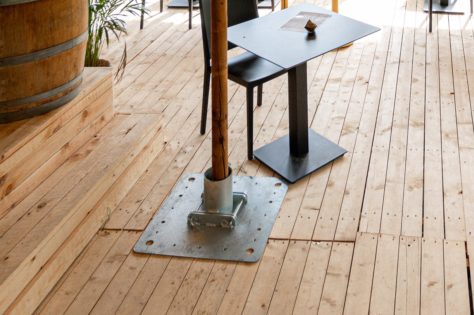 Baseplate middenpaal stretchtent stabiliteit en versteviging