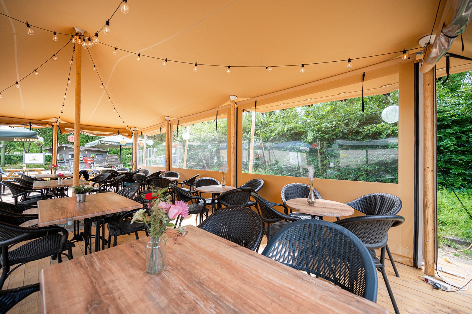 Stretchtent met luxe framewanden om dichte tent te maken.